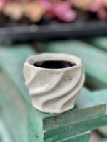 Zdjęcie doniczki lub oslonki: Osłonka Twist White 6 × 6 cm, ujęcie 1