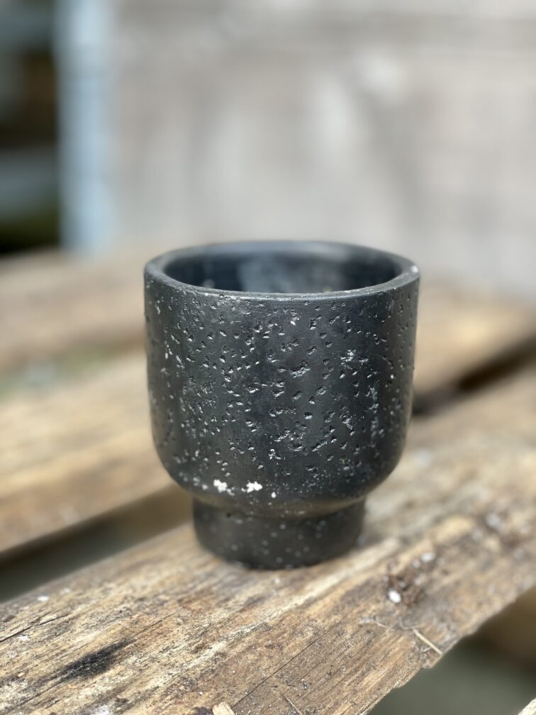 Zdjęcie doniczki lub oslonki: Osłonka Korek Black 6x7cm, ujęcie 1