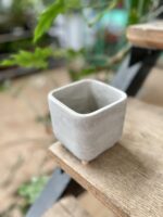 Zdjęcie doniczki lub oslonki: Osłonka Cubic Grey 9x11 cm, ujęcie 3