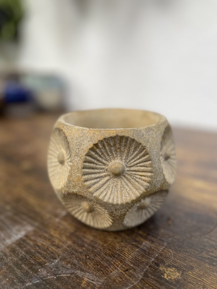 Zdjęcie doniczki lub oslonki: Osłonka Radial pattern 8 × 9 cm, ujęcie 1